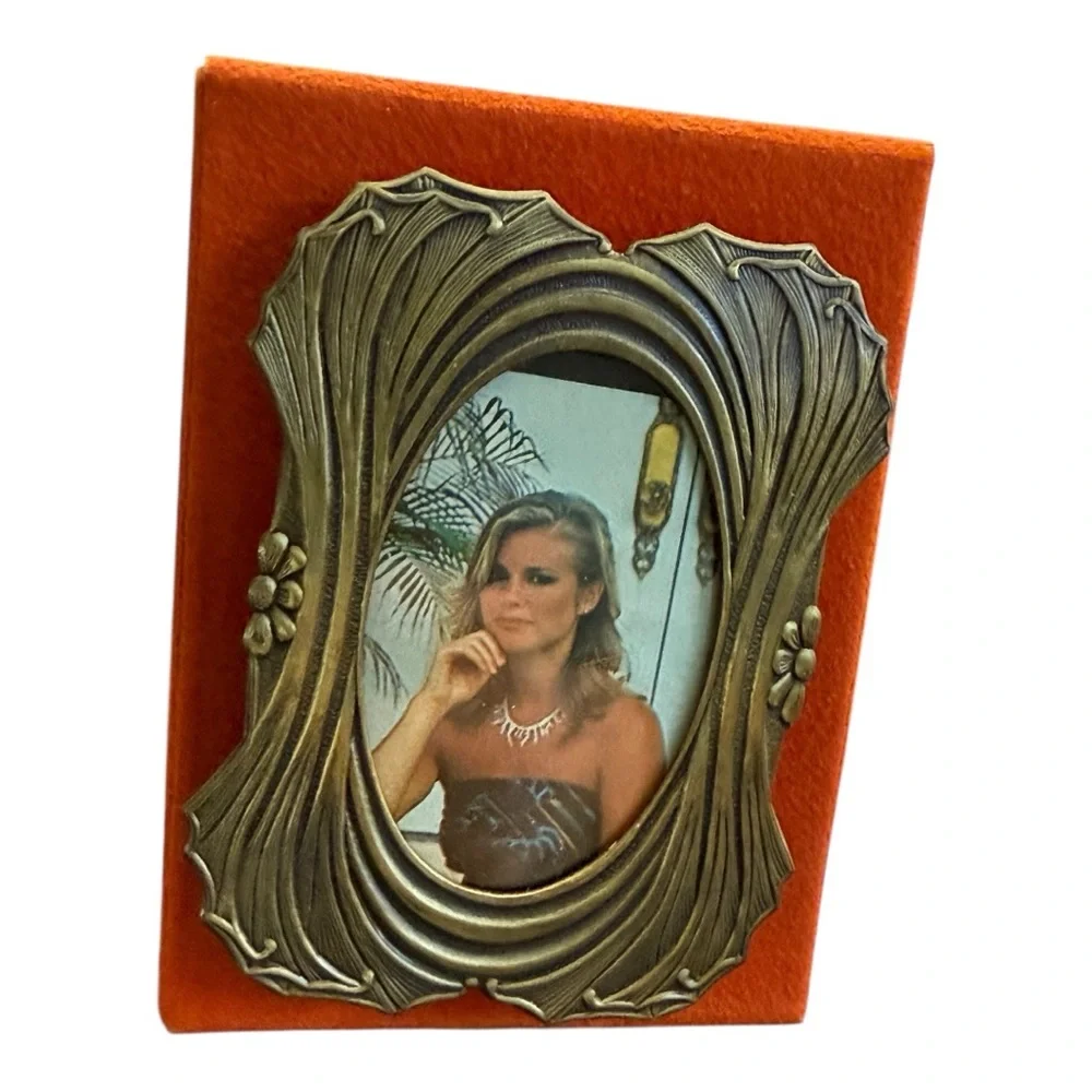 Vintage Intercraft Miniature Oval Photo Frame with Box — “Solid Brass” Design